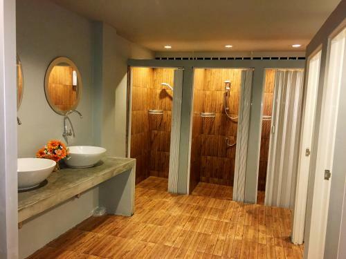 Qinglian Youth Hostel
