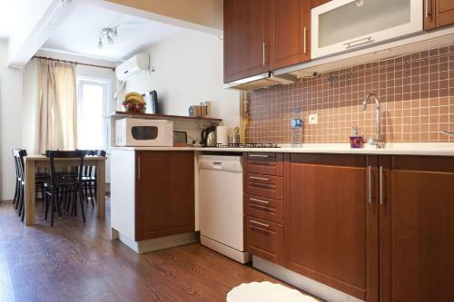 Aslan Apartments