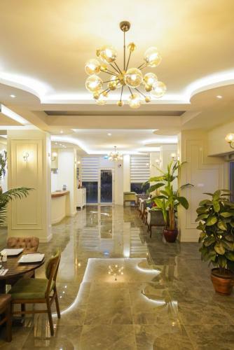 Aurasia City Hotel