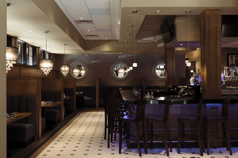 Doubletree By Hilton Hotel Des Moines Airport