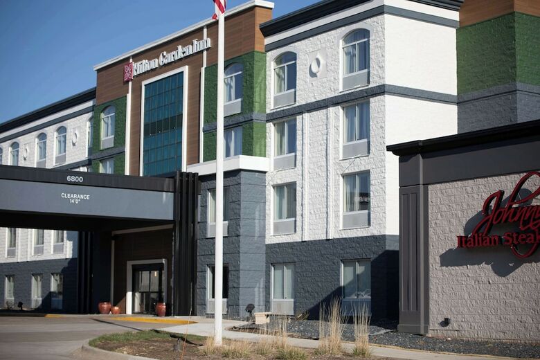 Doubletree By Hilton Hotel Des Moines Airport