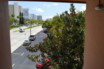 Ft. Lauderdale Beach Resort Hotel & Suites