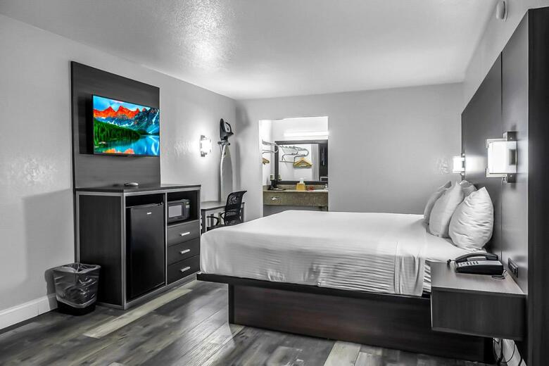 Motel Rodeway Inn & Suites