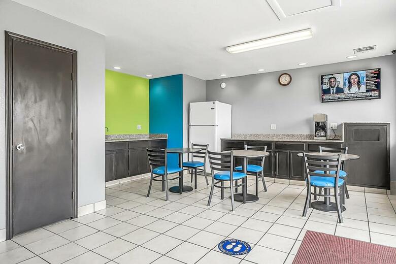 Motel Rodeway Inn & Suites