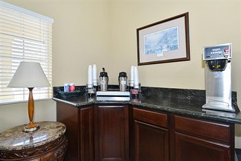 Hotel Lexington Inn & Suites