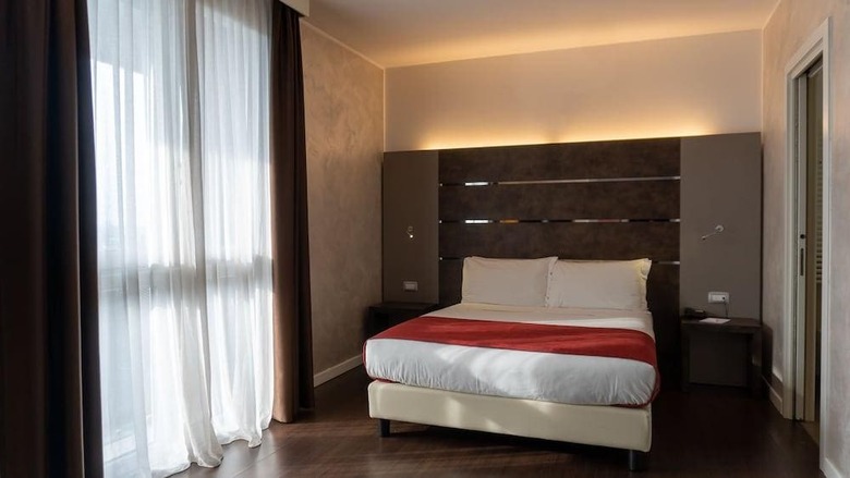 Hotel Base To Stay