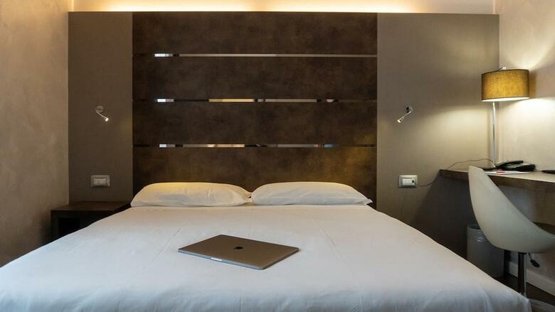 Hotel Base To Stay