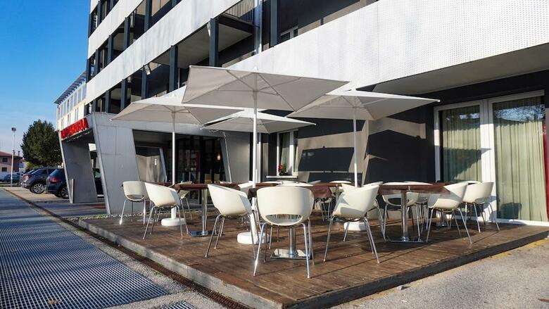 Hotel Base To Stay