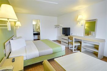 Motel 6 Houston - Baytown East