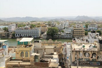 Hotel Udai Niwas On Lake Pichola