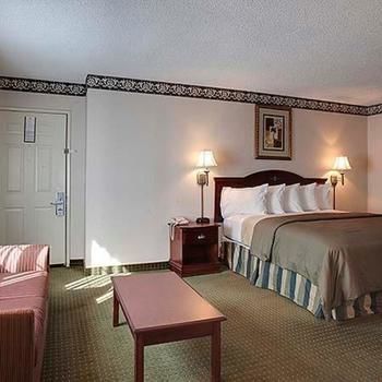 Studio City Court Yard Hotel