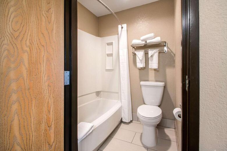 Hotel Roadstar Inn