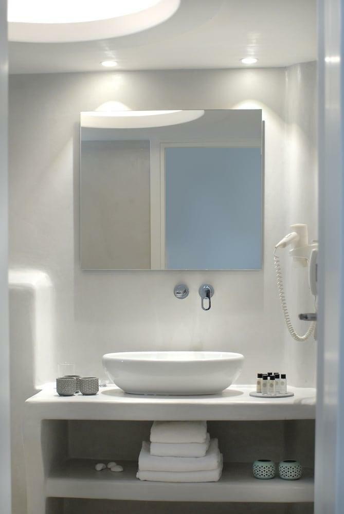 Aqua Blue Hotel