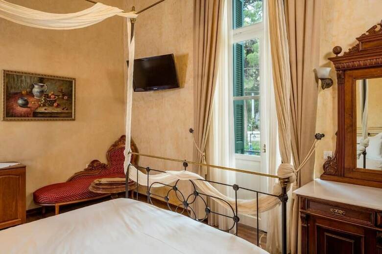 Nafsimedon Hotel