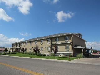 Hotel The Landmark Inn & Suites