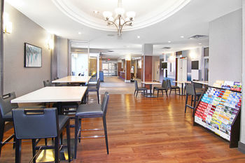 Holiday Inn Express Hotel & Suites Calgary Downtown