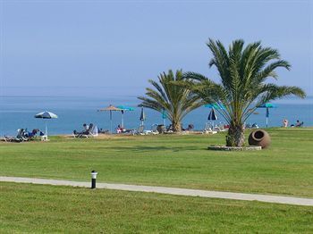 Natura Beach Hotel & Villas