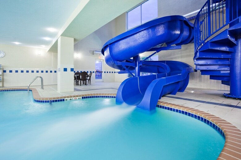 Holiday Inn Express Hotel & Suites Dickinson