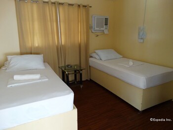 Hotel Whites And Greens Beach Resort