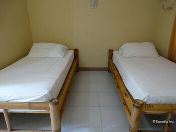 Hotel Whites And Greens Beach Resort