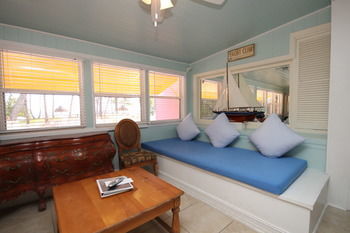 Hotel Drop Anchor Resort And Marina
