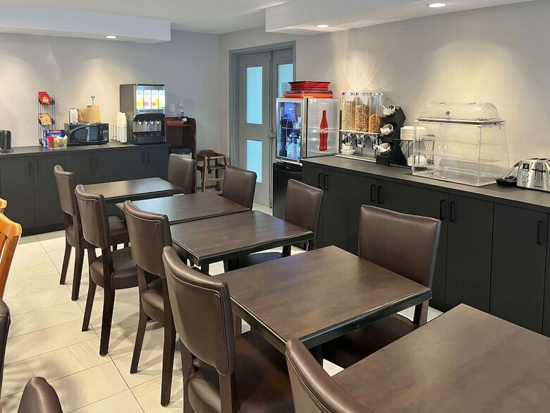 Hotel Comfort Inn Airport