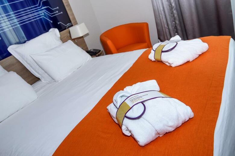 Hotel Mercure Poitiers Aquatis Site Du Futuroscope
