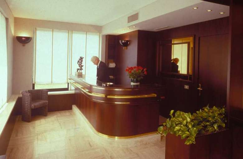 Club Hotel