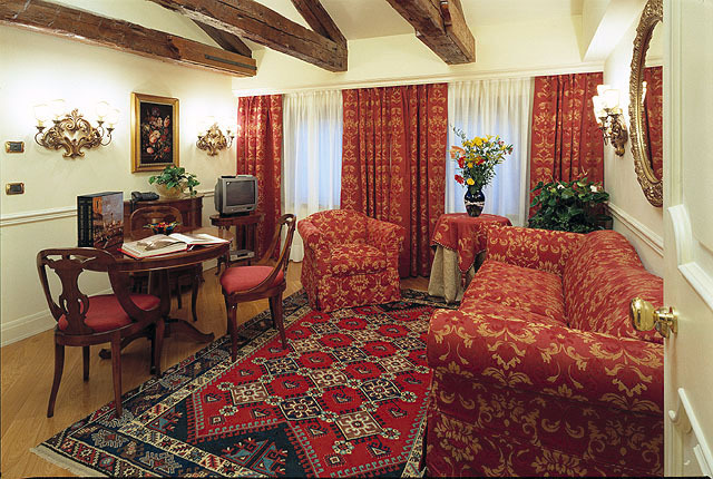 Hotel San Marco Luxury � Torre Dell�orologio Suites