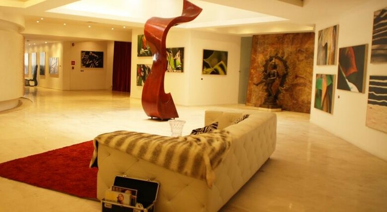 In Fashion Hotel Boutique