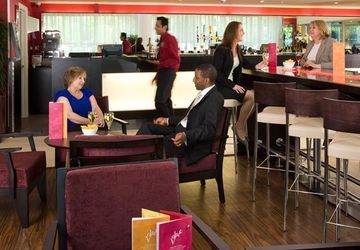 Hotel Courtyard By Marriott Airport
