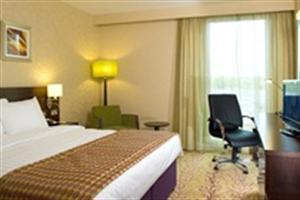 Hotel Courtyard By Marriott Airport