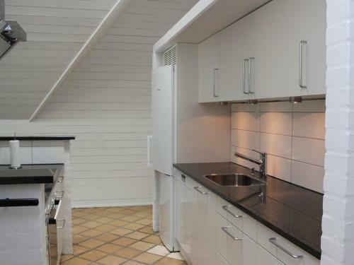 Four-bedroom Holiday Home In Bl�vand 26