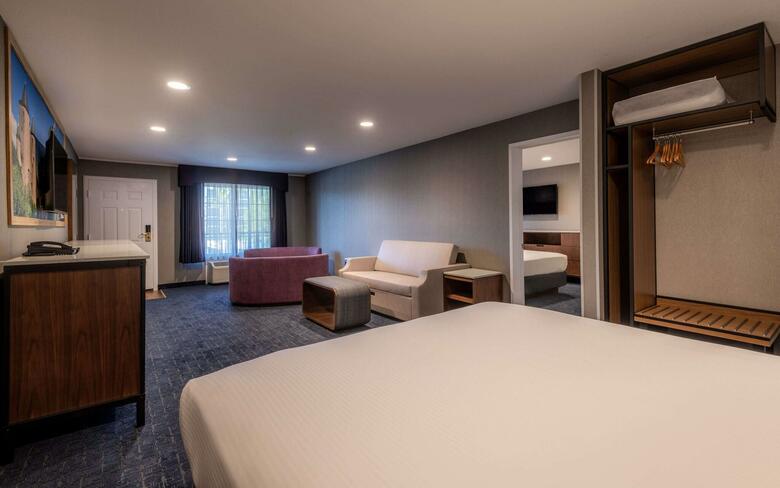 Hotel Camelot Inn And Suites