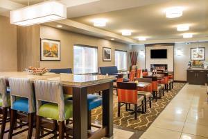 Hotel Comfort Suites West