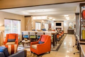 Hotel Comfort Suites West