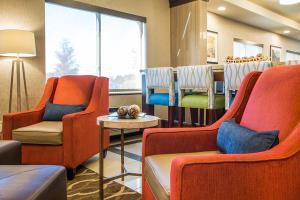 Hotel Comfort Suites West