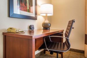 Hotel Comfort Suites West
