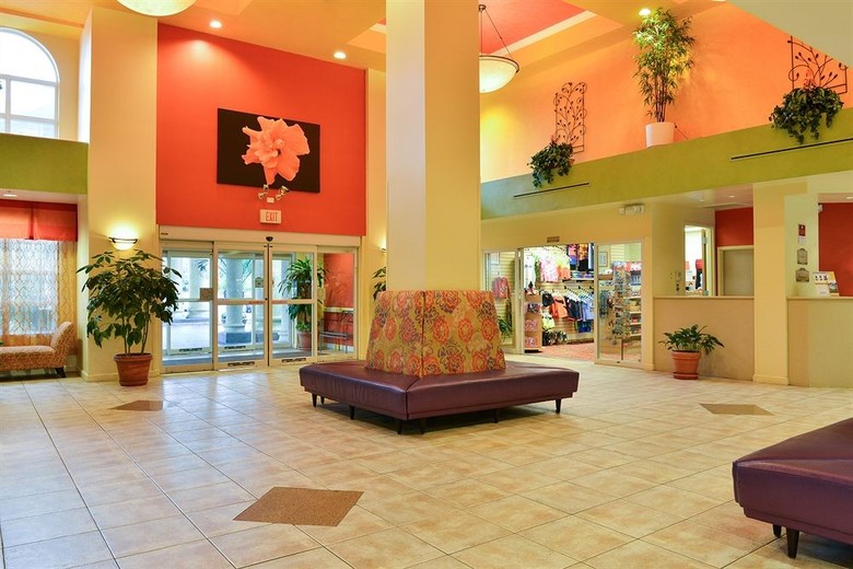 Hotel Comfort Suites Maingate East