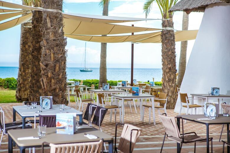 Hotel The Oasis By Don Carlos Resort