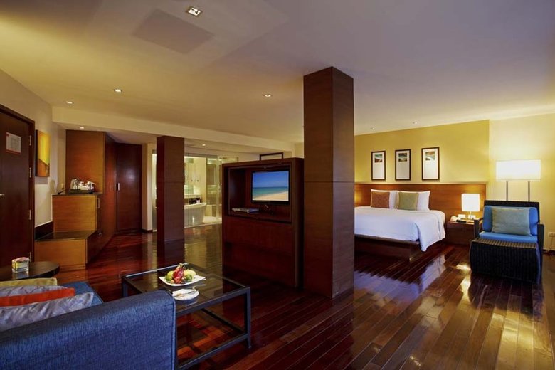 Hotel Courtyard By Marriott Phuket At Patong Beach