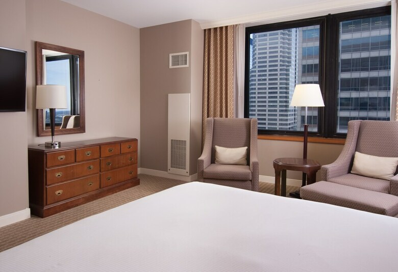 Hilton Indianapolis Hotel & Suites