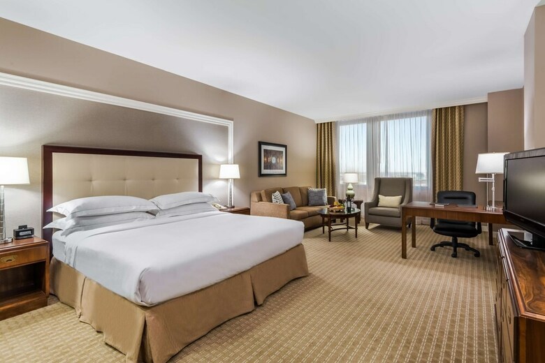 Hilton Indianapolis Hotel & Suites