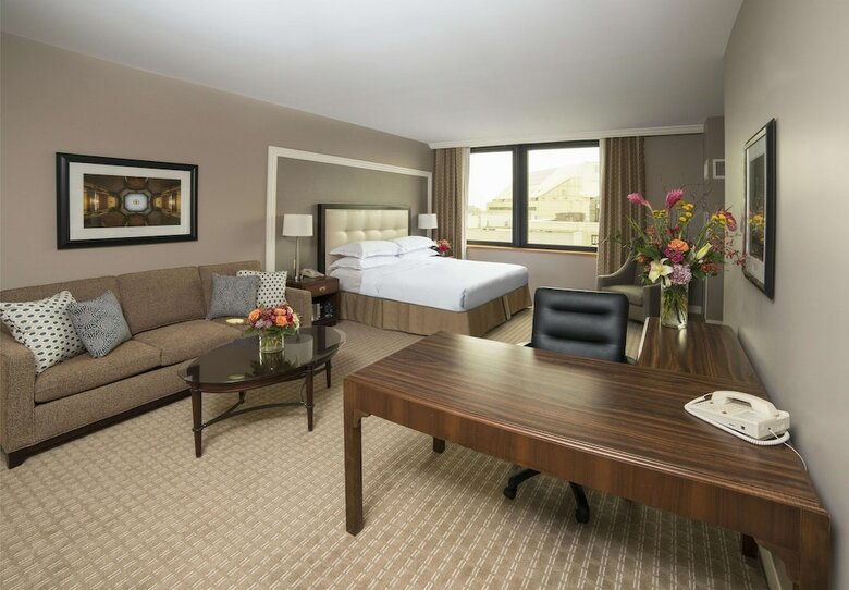 Hilton Indianapolis Hotel & Suites