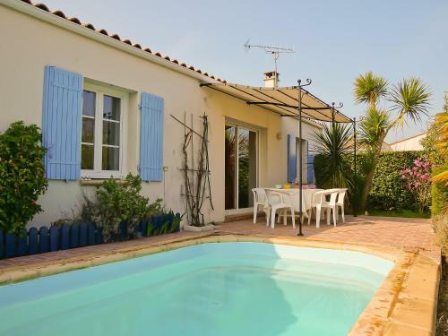 Holiday Home Les Bardi�res