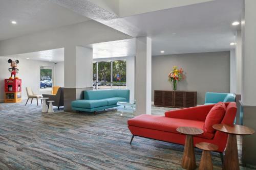 Anaheim Plaza Hotel And Suites