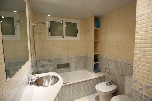 Apartamentos Alquihouse Vilafortuny
