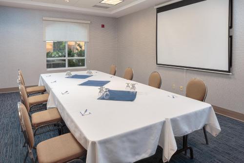 Holiday Inn Express Hotel & Suites Belleville