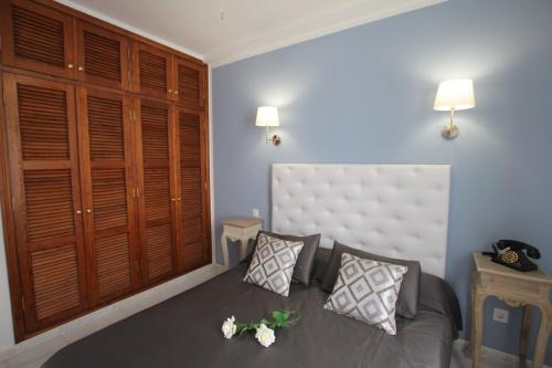 White Apartment Boutique