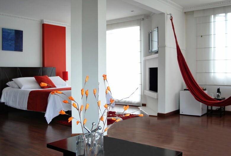 Hotel Suites 109